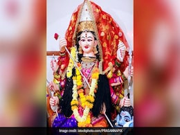 Navratri 2021: जानिए नवरात्रि में क्यों किया जाता है मां दुर्गा का सोलह श्रृंगार, ये हैं इसके पीछे की वो खास वजह Navratri 2021: जानिए नवरात्रि में क्यों किया जाता है मां दुर्गा का सोलह श्रृंगार, ये हैं इसके पीछे की वो खास वजह