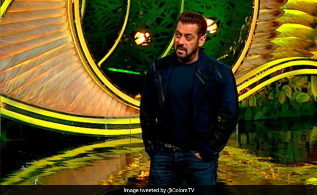 <i>Bigg Boss 15</i>: Salman Khan Schools Afsana Khan For Age Shaming Shamita Shetty
