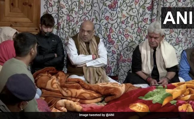 अमित शाह ने आतंकवाद और कट्टरता पर अधिकारियों से मांगे जवाब, जम्मू-कश्मीर में सुरक्षा पर कड़े सवाल