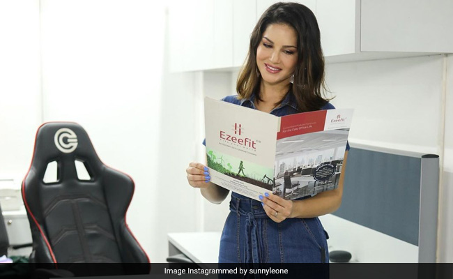 Office Look Dress : कोविड के बाद खुले ऑफिस, ट्राई करें ये लेटेस्ट आउटफिट्स, मिलेगा प्रोफेशनल लुक