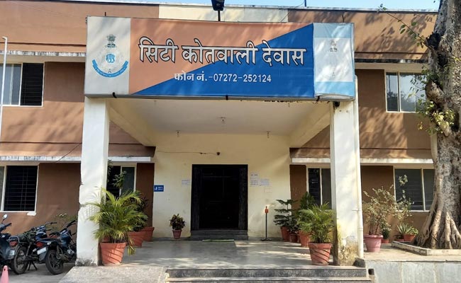 MP News: देवास में डिप्टी कलेक्टर के घर चिट्ठी छोड़ गए चोर, लिखा - घर में पैसा नहीं रखते तो...