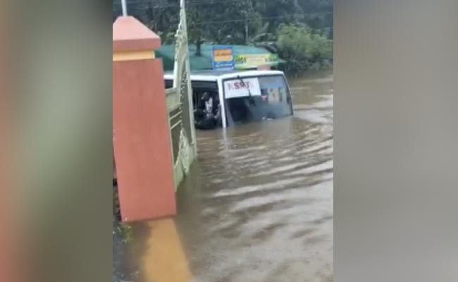 Dramatic Videos Show Kerala Rain Nightmare As Floods Take Cars, Bus