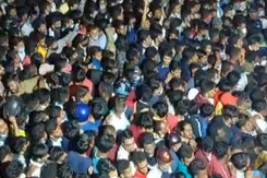 Watch: Thousands Pay Tributes To Puneeth Rajkumar At Bengaluru Stadium Watch: Thousands Pay Tributes To Puneeth Rajkumar At Bengaluru Stadium