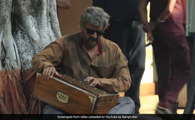 सड़क पर सिंगिग कर रहा भिखारी कोई और नहीं बॉलीवुड का टॉप सिंगर है, पहचान पाएंगे आप?