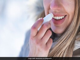 क्या आपके होंठ बहुत ज्यादा Dry हो गए हैं तो इन होममेड लिप बाम को करिए अप्लाई, लिप्स रहेंगे मुलायम क्या आपके होंठ बहुत ज्यादा Dry हो गए हैं तो इन होममेड लिप बाम को करिए अप्लाई, लिप्स रहेंगे मुलायम