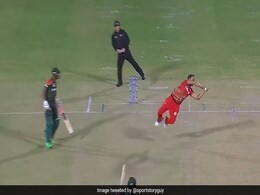 Oman vs BAN: ओमान का गेंदबाज बना 'सुपरमैन' अपनी ही गेंद पर लिया खतरनाक कैच, देखें Video Oman vs BAN: ओमान का गेंदबाज बना 'सुपरमैन' अपनी ही गेंद पर लिया खतरनाक कैच, देखें Video