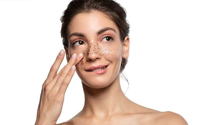 Skin Tags या त्वचा पर धब्बे क्या हैं? जानें स्किन टैग को हटाने के घरेलू उपचारों के बारे में