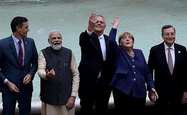 PM मोदी और G20 नेताओं ने रोम के ट्रेवी फाउंटेन में उछाले सिक्के, देखें VIDEO