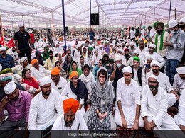 Priyanka Gandhi Vadra At Farmers' Tribute To Those Killed In Lakhimpur Priyanka Gandhi Vadra At Farmers' Tribute To Those Killed In Lakhimpur