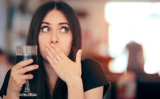 अक्सर क्यों आ जाती है हिचकी? Hiccup से तुरंत छुटकारा पाने के लिए 7 असरदार के घरेलू नुस्खे