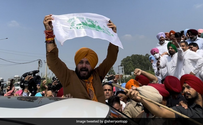 Navjot Sidhu, Supporters Detained In Saharanpur En Route Lakhimpur Kheri