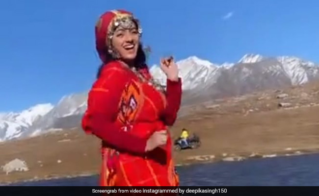 दीपिका सिंह नदी किनारे पहाड़ी लुक में डांस करती आईं नजर, जमकर वायरल हो रहा Video