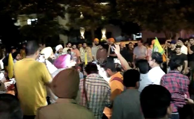 Farmers Outside Haryana Chief Minister's Home At Night, Demand Leader's Release
