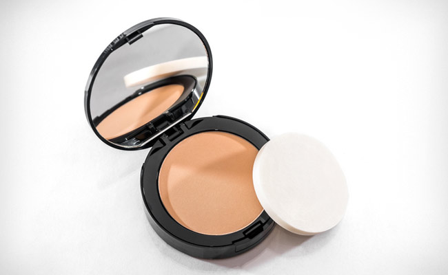 Even With Oily Skin, Your Makeup Will Set In Just Right With These Compact Powders