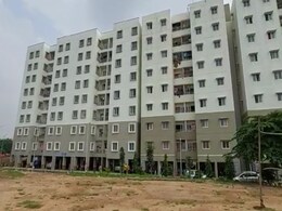 बेंगलुरु पुलिस क्वार्टर्स की इमारत झुकी, 32 परिवारों को निकाला गया बेंगलुरु पुलिस क्वार्टर्स की इमारत झुकी, 32 परिवारों को निकाला गया