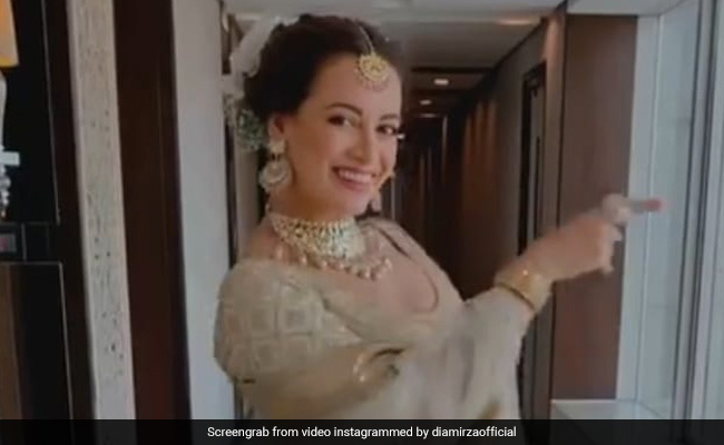 दीया मिर्जा ने लहंगा पहन अंग्रेजी गाने पर किया धमाकेदार डांस, बार-बार देखा जा रहा Video
