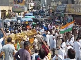 इंदौर: आर्थिक गलियारे के विरोध में किसानों ने निकाली ट्रैक्टर रैली, जीतू पटवारी भी हुए शामिल इंदौर: आर्थिक गलियारे के विरोध में किसानों ने निकाली ट्रैक्टर रैली, जीतू पटवारी भी हुए शामिल