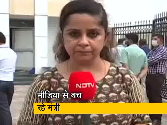 केंद्रीय गृह राज्&zwj;य मंत्री सरकारी कार्यक्रम में पहुंचे, लेकिन मीडिया के लिए बंद किए दरवाजे