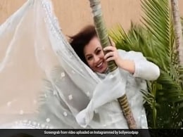 महिमा चौधरी पेड़ से लटक कर यूं इठलाती हुई आईं नजर, स्माइल पर फैन्स हुए फिदा...Video वायरल महिमा चौधरी पेड़ से लटक कर यूं इठलाती हुई आईं नजर, स्माइल पर फैन्स हुए फिदा...Video वायरल