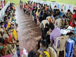 India's Vaccination Campaign Slows As Dose Gap Trumps Output Jump India's Vaccination Campaign Slows As Dose Gap Trumps Output Jump