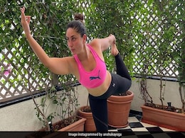 Kareena Kapoor Morning Yogasana: करीना कपूर सुबह उठकर सबसे पहले करती हैं ये योगासन, खासियत जान आप भी कर देंगे शुरू Kareena Kapoor Morning Yogasana: करीना कपूर सुबह उठकर सबसे पहले करती हैं ये योगासन, खासियत जान आप भी कर देंगे शुरू