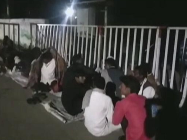 Farmers Spend Night In Queue As Madhya Pradesh Fertiliser Crisis Drags On