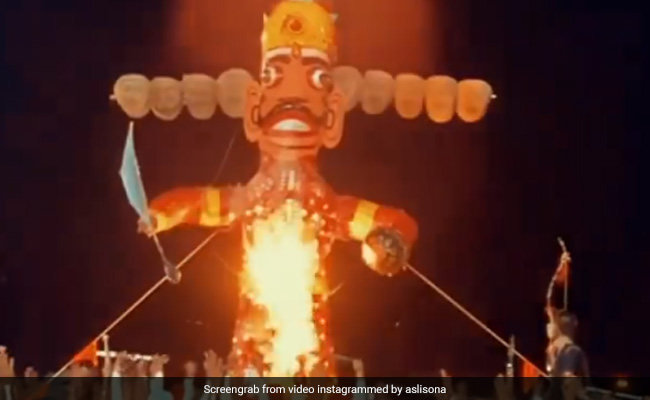 सोनाक्षी सिन्हा ने तीर मारकर यूं जलाया रावण, बोलीं- सत्य की सदैव विजय हो...देखें Video