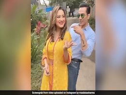 काव्या ने ‘माधुरी’ की तरह दिखाए नखरे तो वनराज ने ‘अक्षय’ बनकर यूं मनाया, देखें ‘वान्या’ का रोमांटिक डांस Video काव्या ने ‘माधुरी’ की तरह दिखाए नखरे तो वनराज ने ‘अक्षय’ बनकर यूं मनाया, देखें ‘वान्या’ का रोमांटिक डांस Video