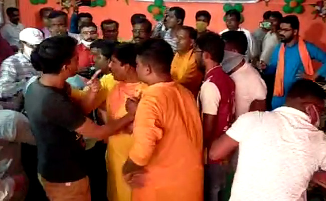 Punches, Flying Chairs As BJP Workers Brawl In Front Of Bengal Leadership
