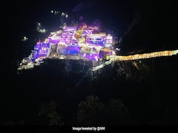 Navratri 2021: नवरात्र की पूर्व संध्या पर दिखा वैष्णो देवी मंदिर का भव्य नज़ारा Navratri 2021: नवरात्र की पूर्व संध्या पर दिखा वैष्णो देवी मंदिर का भव्य नज़ारा