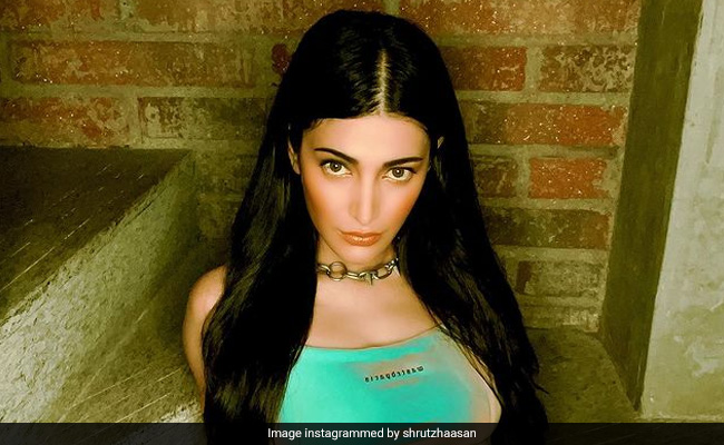 Shruti Haasan Tweets Police Helpline Number To Fan Who Asked For Her Contact