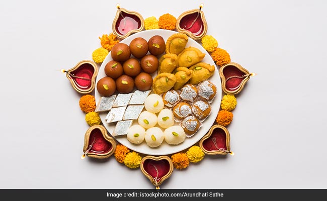 Kitchen Hacks: त्योहार में नकली मिठाई खरीदने से बचें, ऐसे करें असली की पहचान
