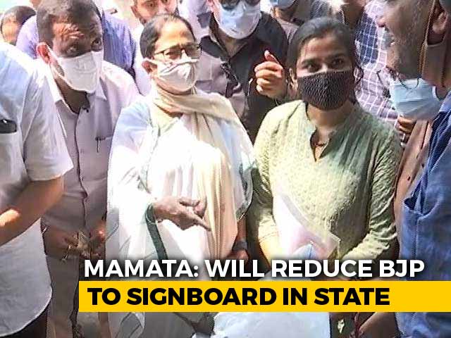 Mamata Banerjee Buys Fish Amid <i>Khela Hobe</i> Chants In Poll-Bound Goa