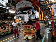 More Than 100 U.S. Lawmakers Urge Pelosi To Back Union EV Tax Credit