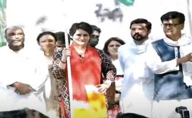 Priyanka Gandhi Flags Off Congress's <i> 'Pratigya Yatra' </i> In Uttar Pradesh