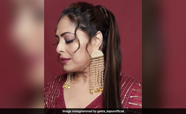 बॉलीवुड कोरियोग्राफर Geeta Kapoor ने स्टाइलिश ईयररिंग से बदला अपना अंदाज, आप भी Photos से जानिए क्या है Latest Trend