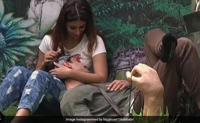 Bigg Boss 15: मायशा अय्यर और ईशान सहगल हुए रोमांटिक, Photos और Video वायरल