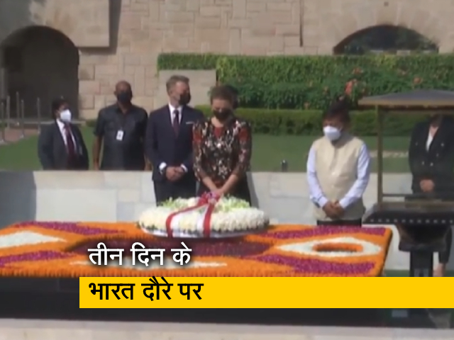 डेनमार्क की PM फ्रेडरिक्सन पहुंचीं राजघाट, महात्मा गांधी को अर्पित की श्रद्धांजलि