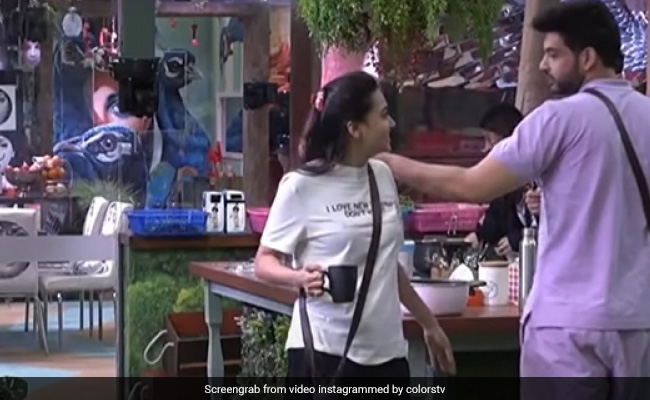 <I>Bigg Boss 15</i>: Karan Kundrra Confesses That He Is "Fond Of" Tejasswi Prakash