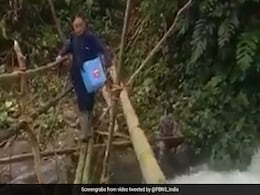 Watch: Arunachal Health Workers Cross Raging River To Vaccinate People Against COVID-19 Watch: Arunachal Health Workers Cross Raging River To Vaccinate People Against COVID-19
