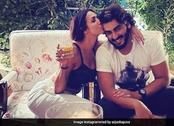 Arjun Kapoor Relishes Mouth-Watering Turkish Eggs; Guess The Chef Arjun Kapoor Relishes Mouth-Watering Turkish Eggs; Guess The Chef