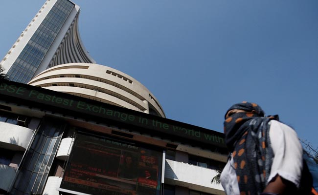 सेंसेक्&zwj;स 1150 से ज्&zwj;यादा अंक गिरा, 6 महीने में बाजार के लिए सबसे बुरा दिन...