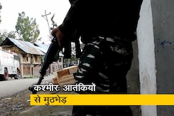 जम्मू-कश्मीरः आतंकियों से मुठभेड़ में सेना अधिकारी और जवान गंभीर रूप से घायल जम्मू-कश्मीरः आतंकियों से मुठभेड़ में सेना अधिकारी और जवान गंभीर रूप से घायल