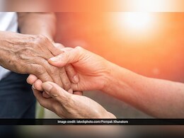 बुजुर्ग हैं घर की नींव, World Elders Day 2025 पर जानिए क्यों ज़रूरी है उनका साथ और सम्मान बुजुर्ग हैं घर की नींव, World Elders Day 2025 पर जानिए क्यों ज़रूरी है उनका साथ और सम्मान
