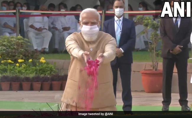पीएम मोदी और उप राष्ट्रपति ने विजय घाट जाकर लाल बहादुर शास्त्री को उनकी जयंती पर दी श्रद्धांजलि&nbsp;