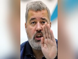 Kremlin Congratulates "Courageous" Russian Nobel Prize Winner Muratov Kremlin Congratulates "Courageous" Russian Nobel Prize Winner Muratov