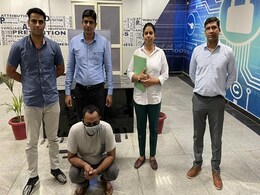 RTO की फर्जी वेबसाइटें बनाकर 3,300 लोगों को ठगने वाला गिरफ्तार, कॉल सेंटर में काम करके सीखी थी ठगी RTO की फर्जी वेबसाइटें बनाकर 3,300 लोगों को ठगने वाला गिरफ्तार, कॉल सेंटर में काम करके सीखी थी ठगी