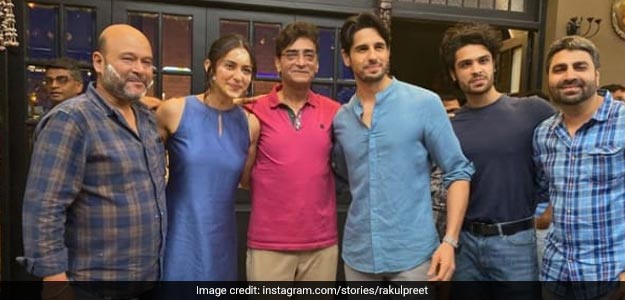 Rakul Preet's Birthday Bash Has Lip-Smacking Cakes; Guess How Many She Cut