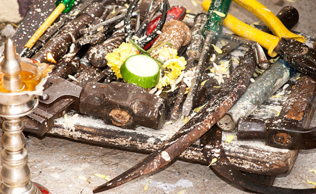 आज है आयुध पूजा, आप भी जानें इस दिन का महत्व और शुभ मुहूर्त