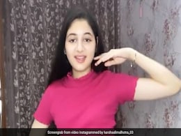 बजरंगी भाईजान की मुन्नी ने 'गोरे गोरे मुखड़े पे' गाने पर किया डांस, वीडियो में क्यूट अंदाज से जीता दिल बजरंगी भाईजान की मुन्नी ने 'गोरे गोरे मुखड़े पे' गाने पर किया डांस, वीडियो में क्यूट अंदाज से जीता दिल